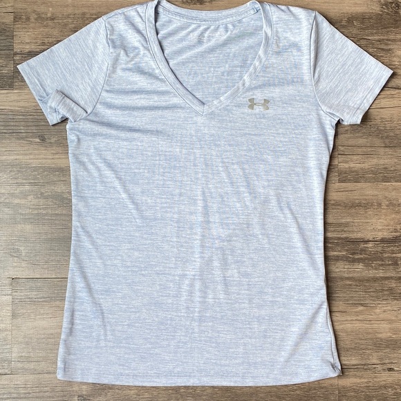 Under Armour Women's Light Gray Short T-Shirt Size XS - Picture 2 of 5